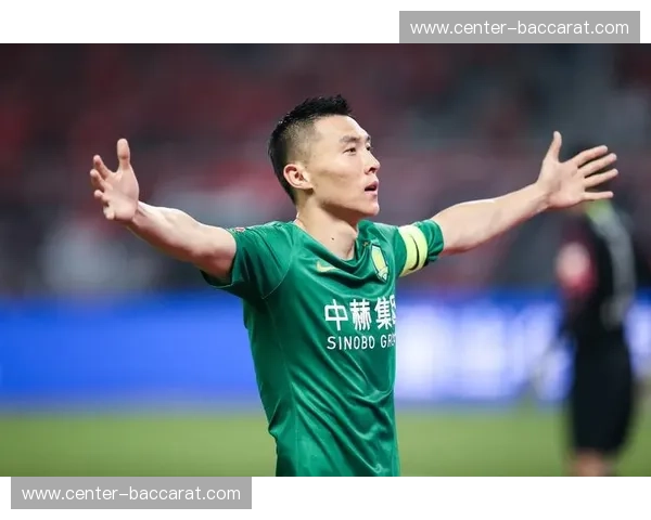 巅峰对垒:广州恒大与上海的双城记,见证中国足球的黄金十年与热血荣光